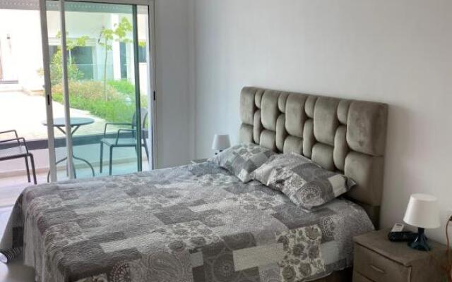 Lovely 4-bedroom condo with pool