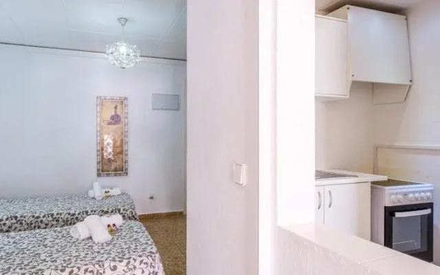 Jacaranda Apartments & Studios