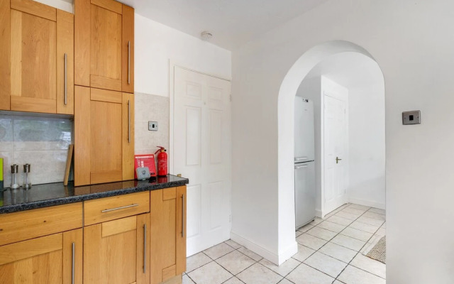 Sharp Close 4 Bedroom 2 Bath - Aylesbury