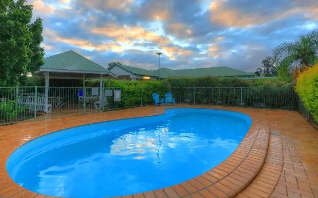 Jacaranda Country Motel