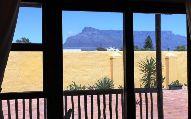 Flintstones Guest House Cape Town