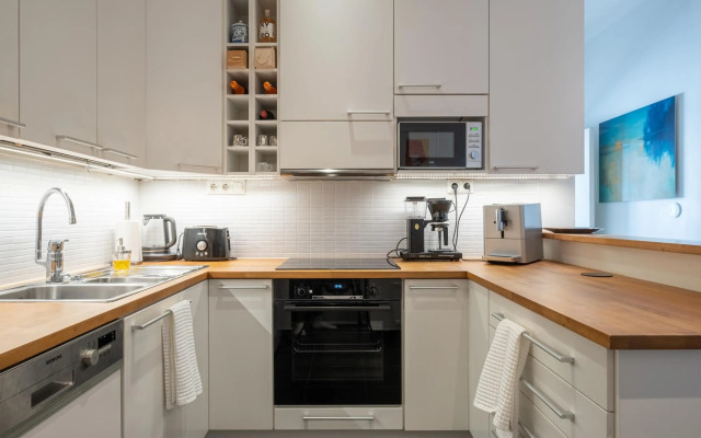 Luxury 2BR Central Getaway, Workation, Staycation, Remote Work