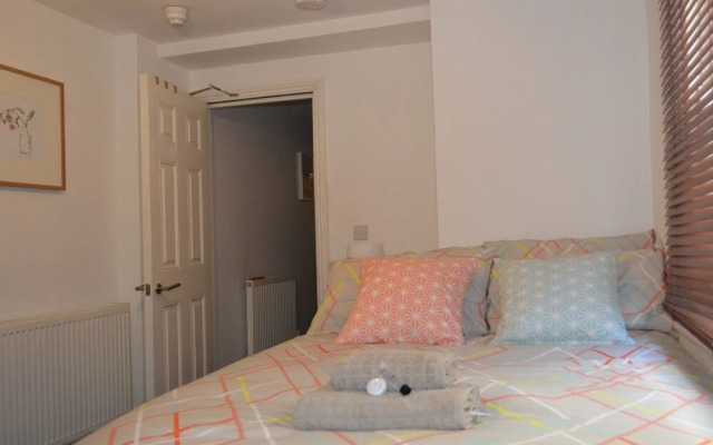 2 Bedrooms En-suite Near Victoria
