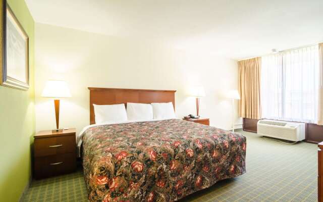 Rodeway Inn & Suites Greensboro Southeast