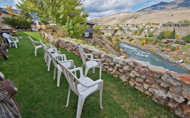 Yellowstone River Motel