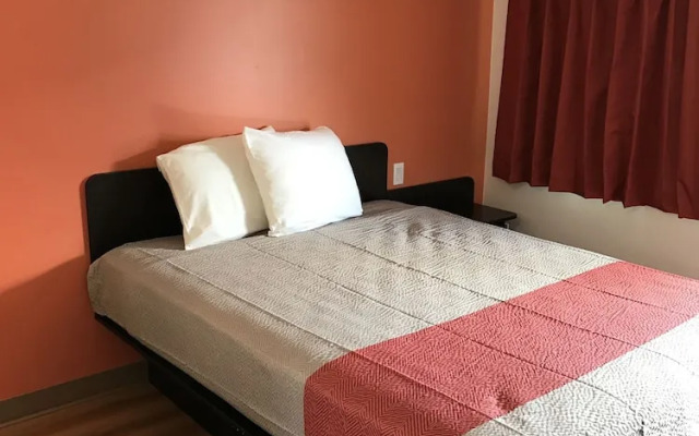 Motel 6 Kamloops, BC