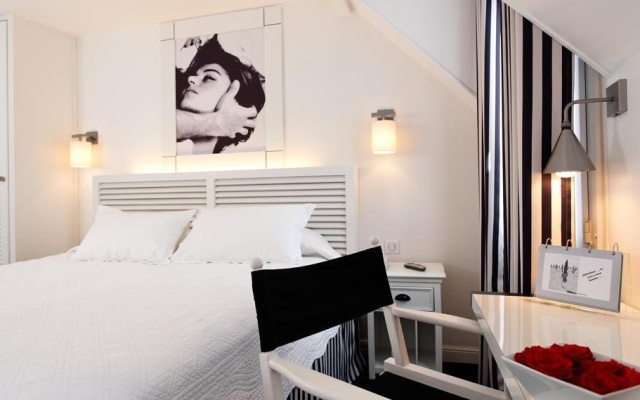 Standard Double room (2 single beds)