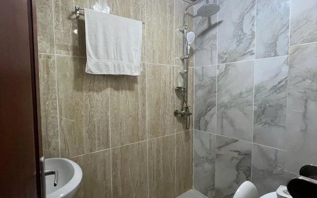 LIVELY HOTEL & Suites