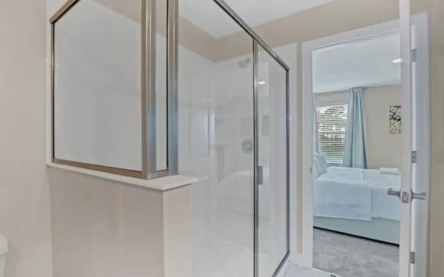 2818storey 9 Bedroom Home