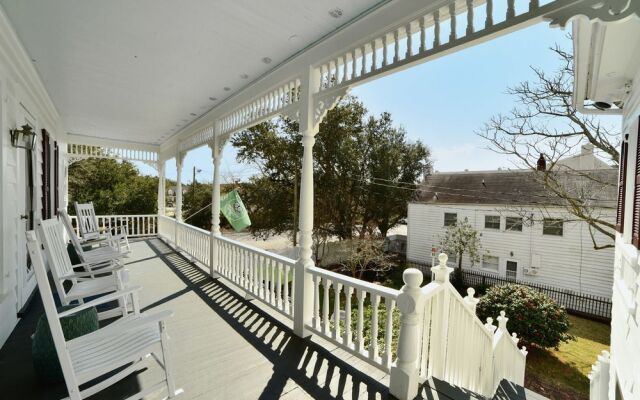 Pecan Tree Inn