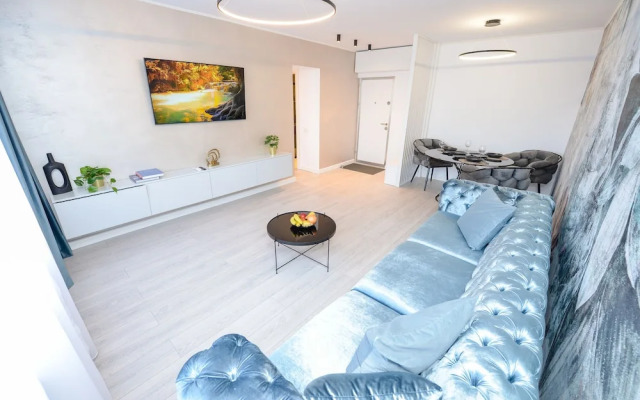 Celeste - One Bedroom Apartment - Next to Victoria Avenue and Cismigiu Park
