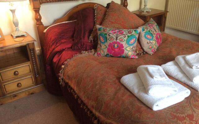 Cheltenham Lawn And Pittville Gallery BB
