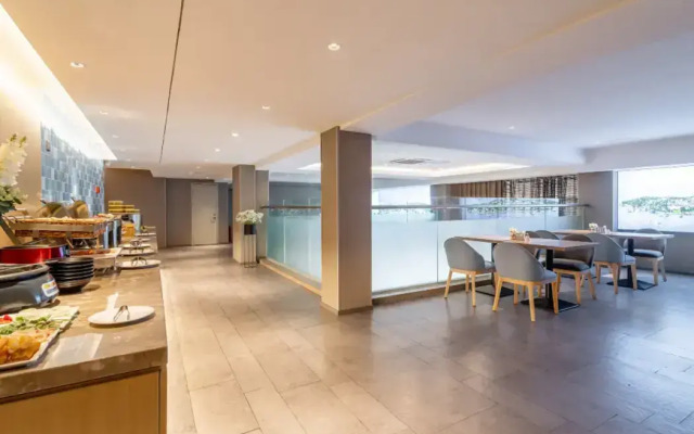 Homeinn · neo (Xiamen Railway Station Wànxiàngchéng)