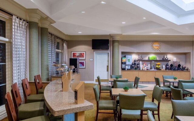 La Quinta Inn & Suites by Wyndham Charlotte Airport South