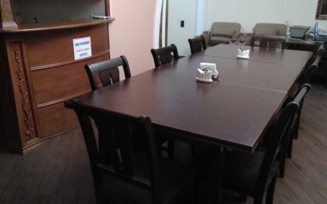 Crystal Villa Hostel