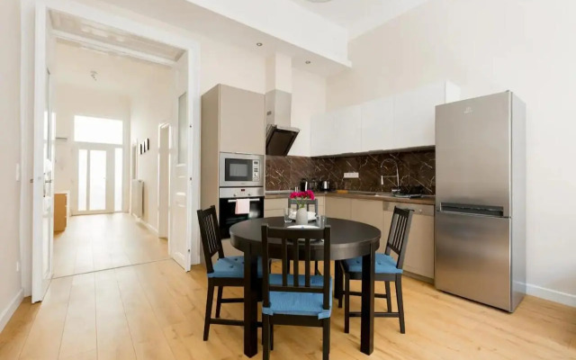 Kresz Geza 29 Westend Station 2 Bedrooms+Living AC