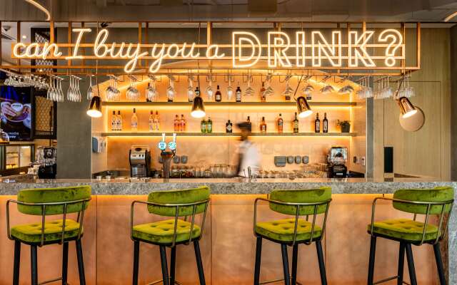 Radisson Red Dubai Silicon Oasis