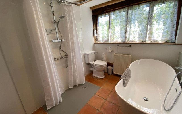 Brundish, Suffolk Barn, 2 Bed Idyllic 6 Acres