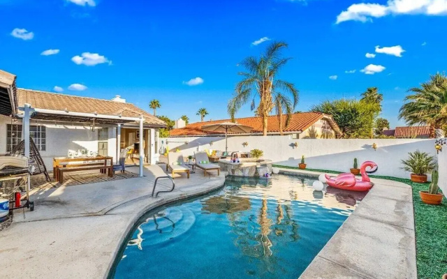 Relaxing 4BR Retreat w/ Refreshing Pool