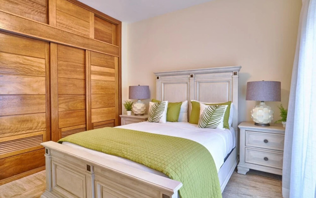 Luxury Beach Condo With Pool View Bh-102