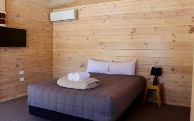 Lakefront Lodge Backpackers