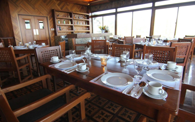 Alta D' Tagaytay Hotel