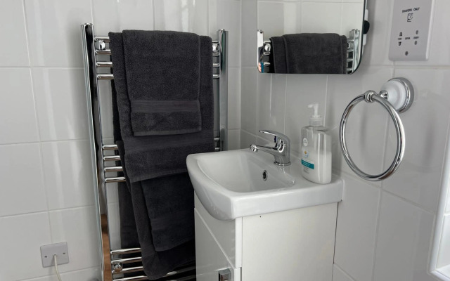 Beautiful 2b Apt in the Heart of Glastonbury.