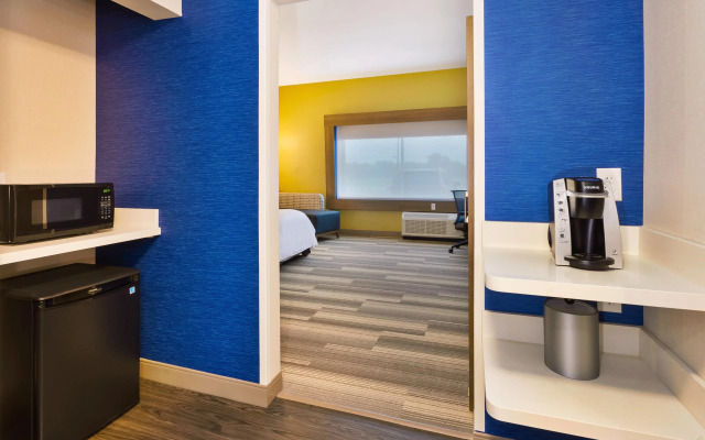 Holiday Inn Express & Suites Milan – Sandusky Area by IHG