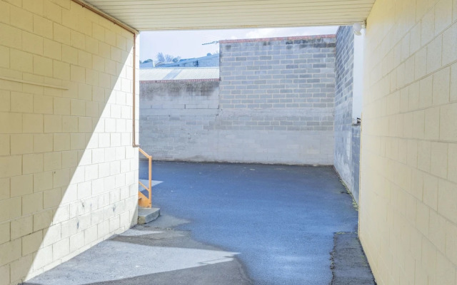 4 Bedroom House - Hobart CBD - Parking