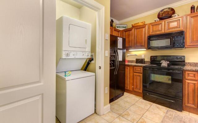 City Bear, 2BR, Pool, Spa, Downtown Gatlinburg, Sleeps 6