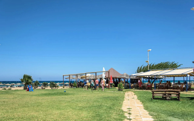 Pinelopi Beach Suites