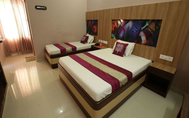 OYO 7878 Hotel Skyark
