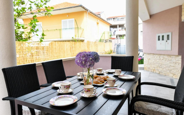 Modern holiday apartment "Libra" with swimming pool