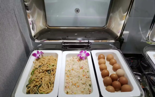 Yitel Collection (Shanghai Hongqiao Gubei Road, Yili Road Metro Station)