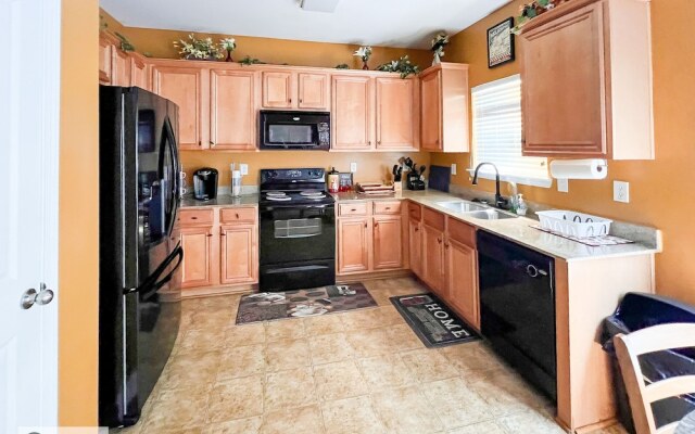 4 - Bed home, w/ Cali King Bed - 12 mins. to DTWN