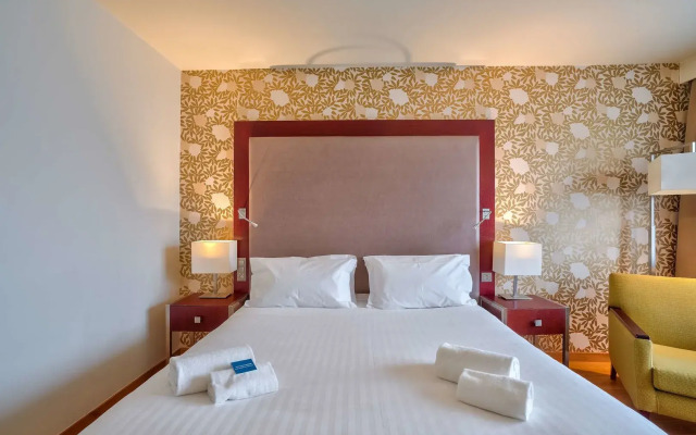 Отель Clarion Paris CDG Airport