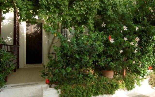 Kalypso Studios & Rooms