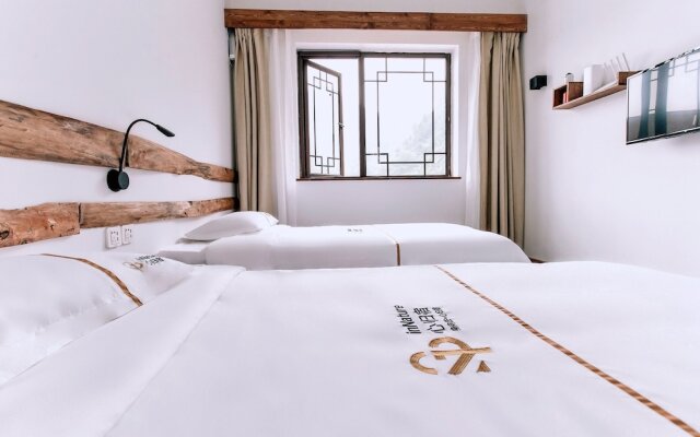 VINAWHISPER Boutique Hotel