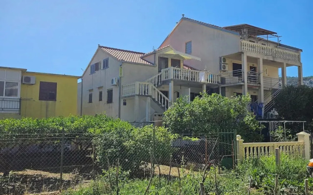 Inviting 1-bed Apartment in Komiža