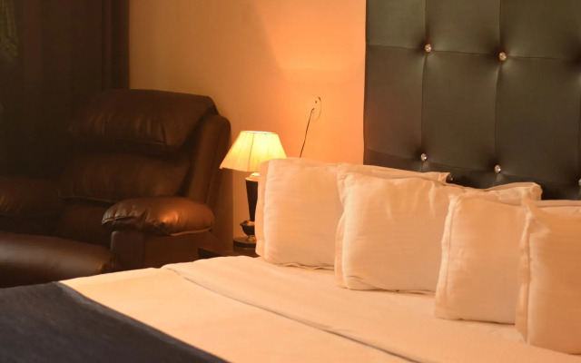 Hotel Orbion Mall Road
