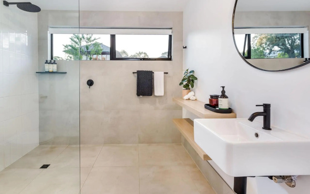 The Lookout, Eagle Bay