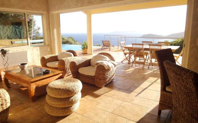 Villa With 4 Bedrooms in Rayol-canadel-sur-mer, With Wonderful sea Vie