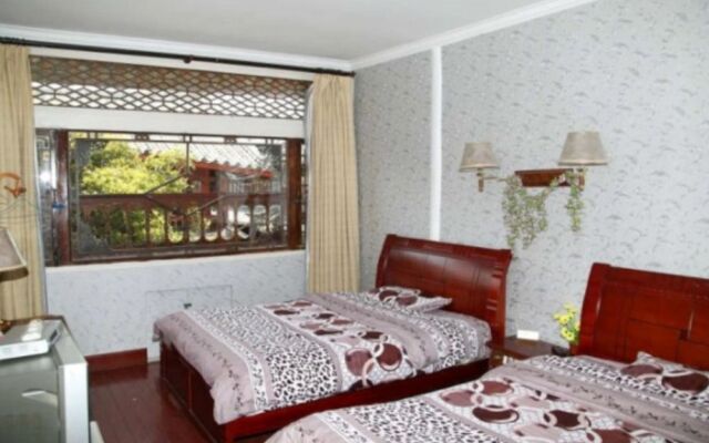 Wolong Inn