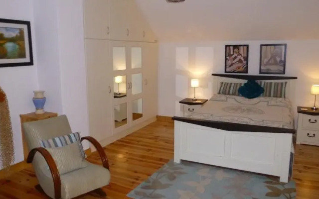 Belan Lodge - Courtyard Accommodation,"The Francis Richard"