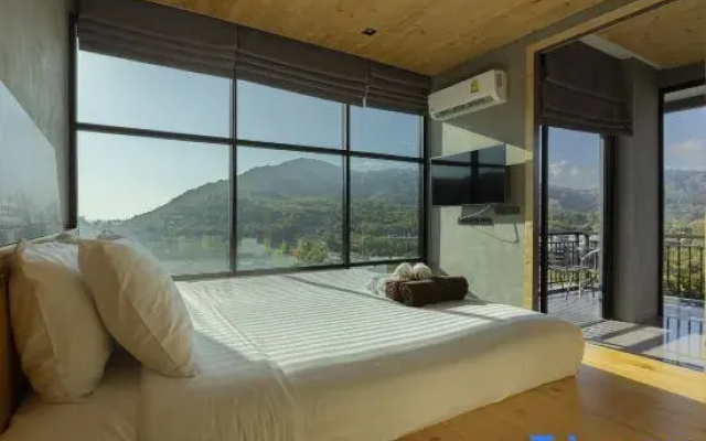 Sara's Nest - Gorgeous Seaview Penthouse at Naiharn beach
