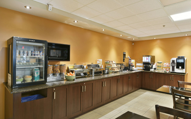 Quality Inn & Suites, Victoriaville,  QC