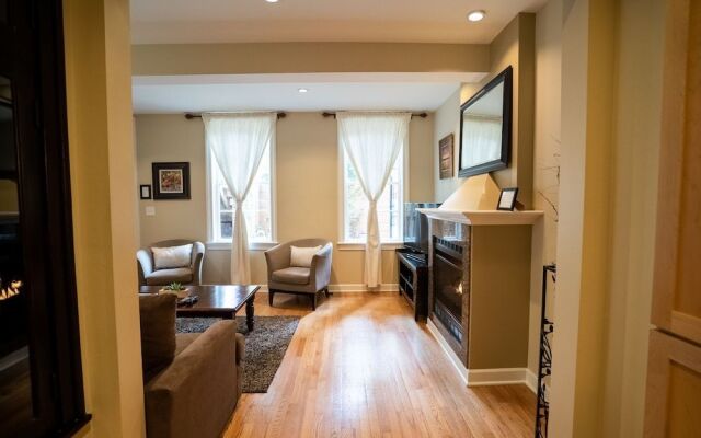Old Town Suites Operated by Roscoe Village Guesthouse