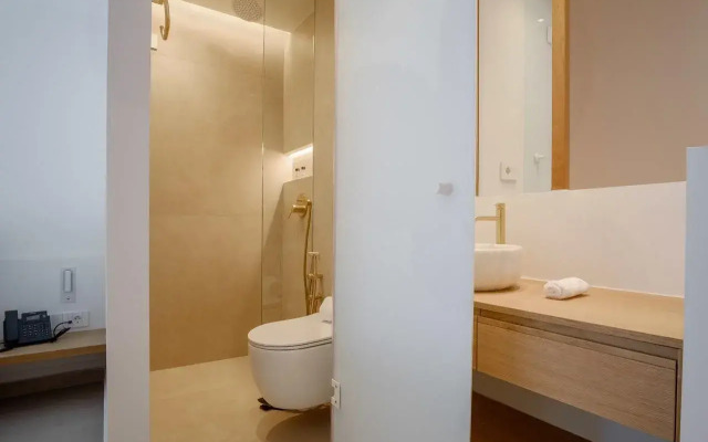 Phos Hotel Adults Only