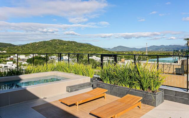 Apto c /piscina em Jurerê Internacional EPC204