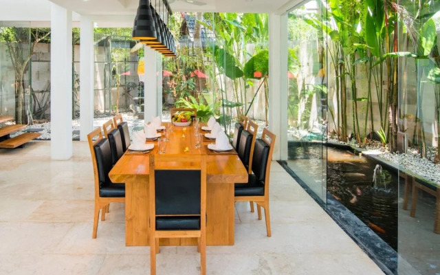Family Friendly Private Villa, 5 BR, Canggu w/ Staff